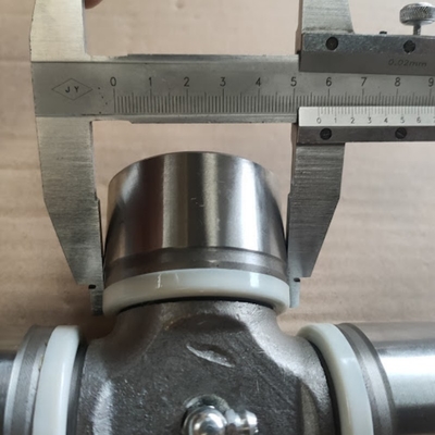 Partes de camião WG9319313210 57*144 mm Assemblagem conjunta universal para eixo de transmissão HOWO